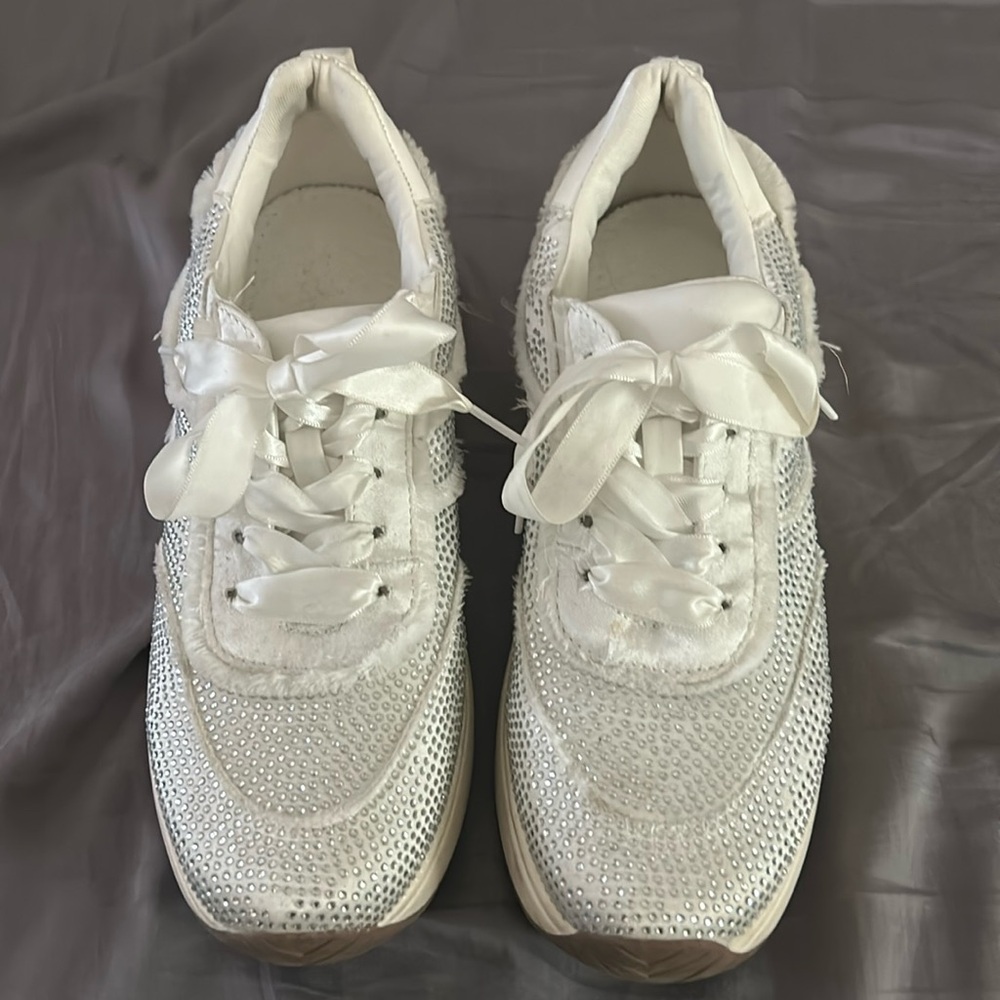 Kenneth Cole reaction size 9, women’s bedazzled, tennis shoes